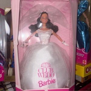 Vintage 1998  Club Wedd Barbie Doll Special Edition. New